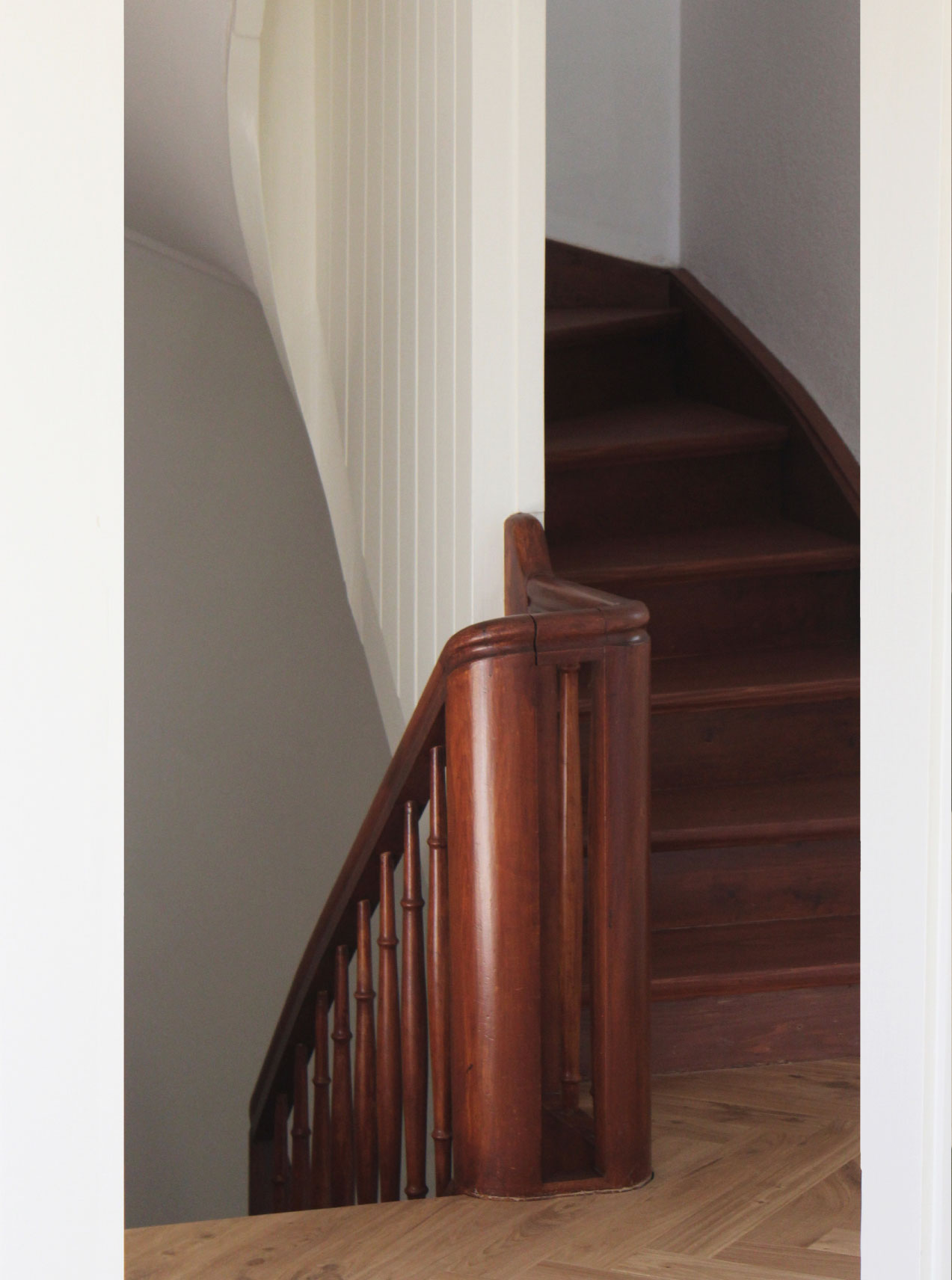 Architekturdetails Zürich – Decken- und Wandanschluss im Innenraum